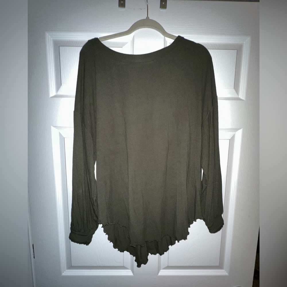 Free People oversized, olive green, long sleeve tee